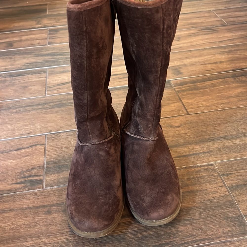 EUC sued zip up Ugg boots